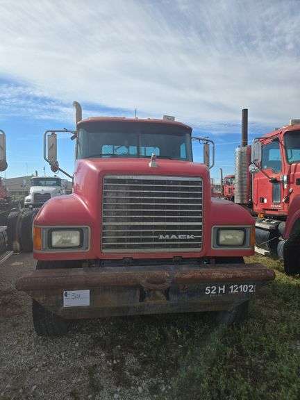 2012 Mack CHU613 showing 34,193 mi, hrs unknown - doesn't run