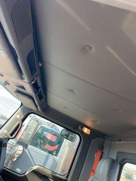 2019 Kenworth T8 showing 13,248 mi, 2,512 hrs - runs