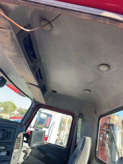 2008 Mack CHU613 showing 43,154 mi, 8,316 hrs- doesn't run