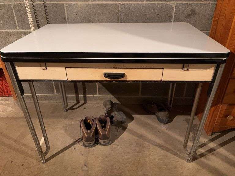 Granit top table 40”w x 25”d x 31”h