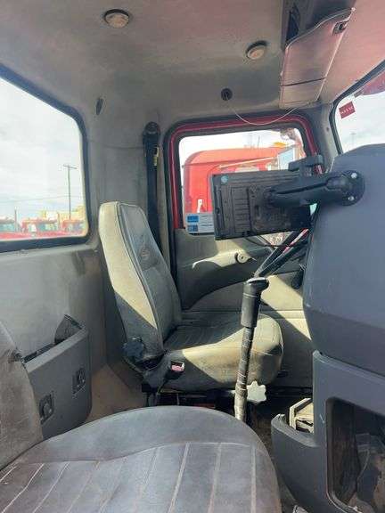 2008 Mack CHU613 showing 61,447 mi, 15,684 hrs - runs