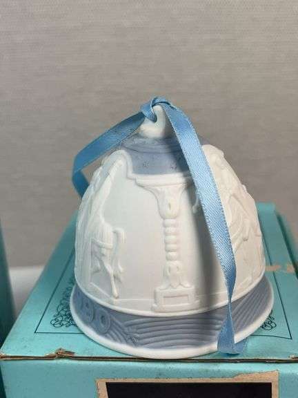 1990 LLADRO BELL AND ORNAMENT