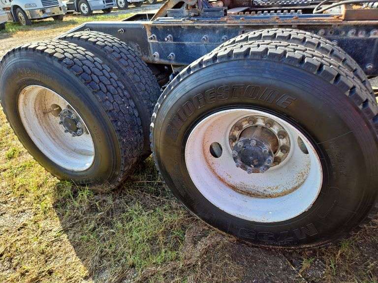 2007 Mack CHN613 showing 55,977 mi, 15,504 hrs- doesn't run