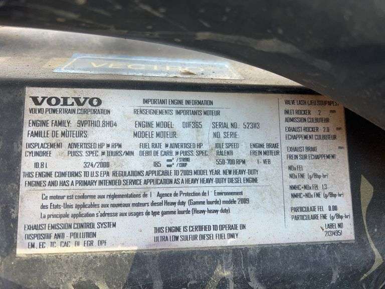 2010 Volvo VN showing 175,079 mi, hrs unknown - doesn't run