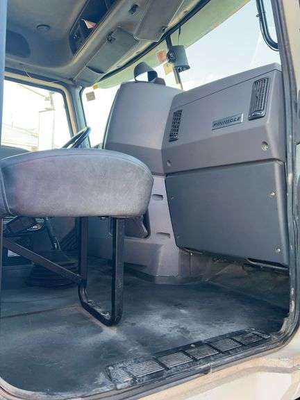 2008 Mack CHU613 miles & hrs unknown- runs