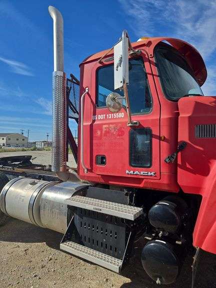 2012 Mack CHU13 showing 28,654 mi, 15,876 hrs- runs