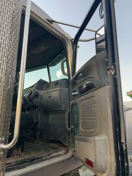 2015 Peterbilt 389 showing 53,258 mi, 8,978 hrs- runs