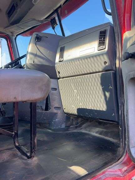 2008 Mack CHU613 showing 59,117 mi, 12,663 hrs- runs