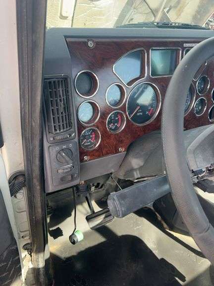 2012 Mack CXU613 showing 223,803 mi, 9,120 hrs - runs