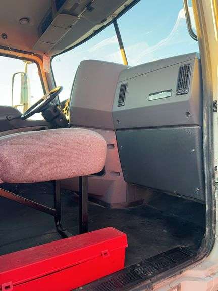 2014 Mack CXU613 showing 665,241, 14,352 hrs- runs