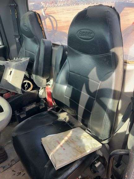 2015 Peterbilt 389 showing 20,400 mi, hrs unknown - doesn't run