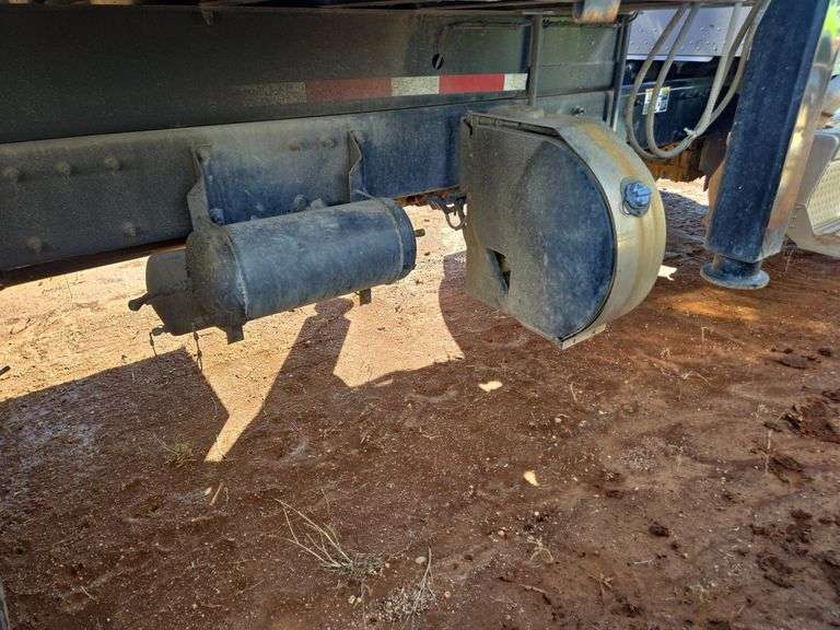 2018 Peterbilt PB348 showing 43,073 mi, 6,155 hrs - runs