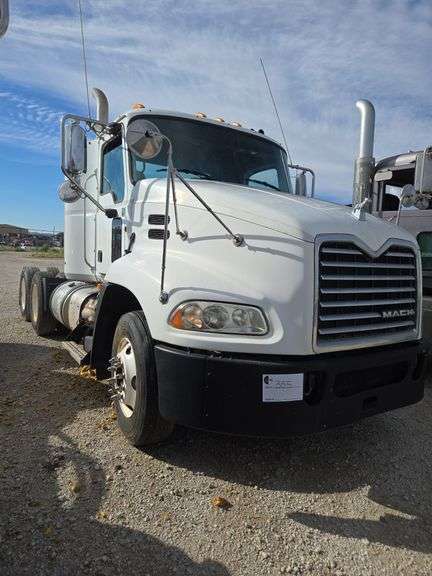 2012 Mack CXU613 showing 719,588 mi, hrs unknown- doesn't run