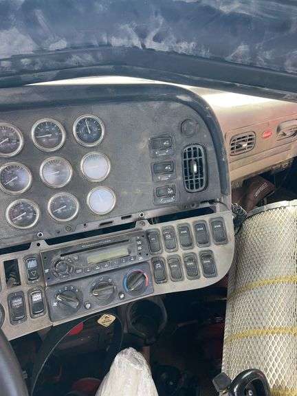 2012 Peterbilt 388 showing 30,080 mi, 7,495 hrs - doesn't run