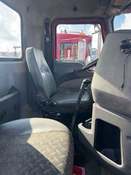 2008 Mack CHU613 showing 50,530 mi, 12,375 hrs- runs