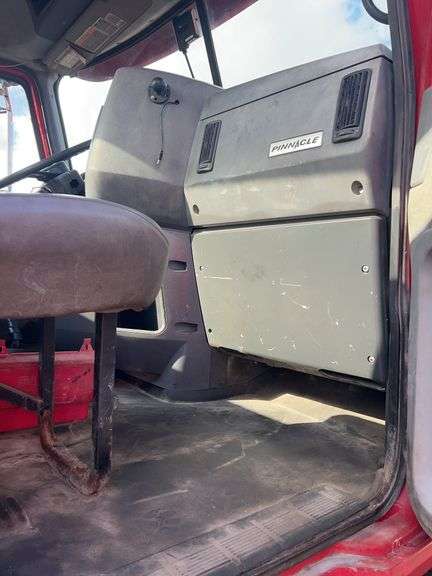 2008 Mack CHU613 showing 50,530 mi, 12,375 hrs- runs