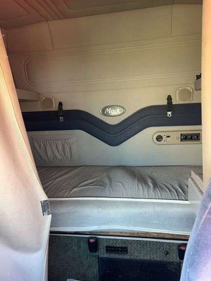 2007 Mack CXN613 565,498 mi, 10,366 hrs- doesn't run