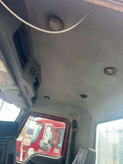 2011 Mack CHU613 showing 38,136 mi, hrs unknown- doesn't run