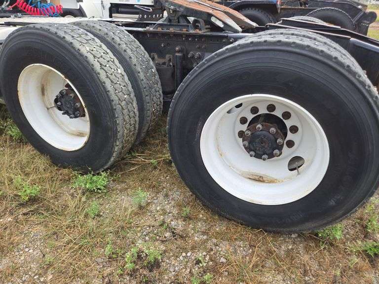 2013 Mack CXU613 showing 359,326 mi, 8,691 hrs - runs