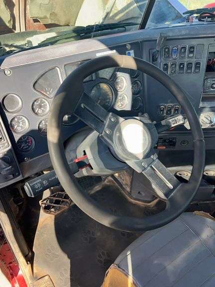 2012 Mack CHU613 showing 30,190 mi, 11,155 hrs- runs