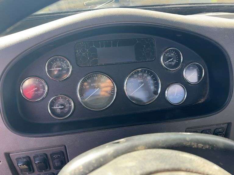 2019 Peterbilt PB348 showing 18,201 mi, 5,443 hrs - runs