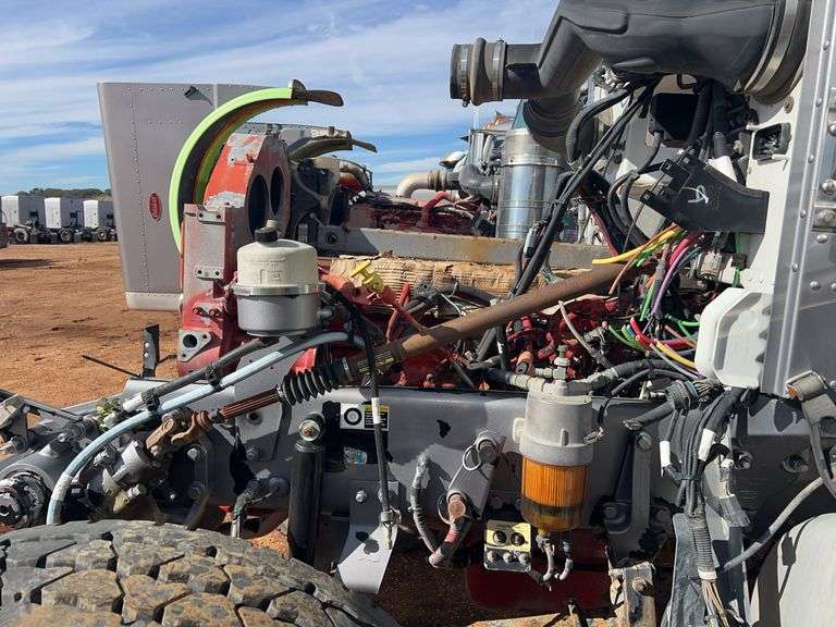 2014 Peterbilt miles & hrs unknown - doesn't run