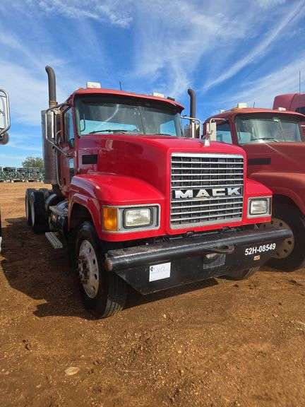 2008 Mack CHU613 showing 52,438 mi, 10,237 hrs - runs