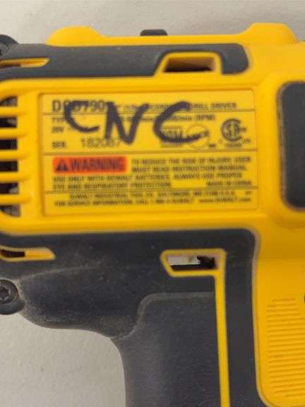 DeWalt cordless drill driver and impact driver w/ battery charger - works