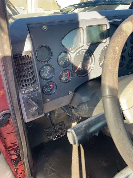 2013 Mack CHU613 showing 119,268 mi, 8,805 hrs- runs