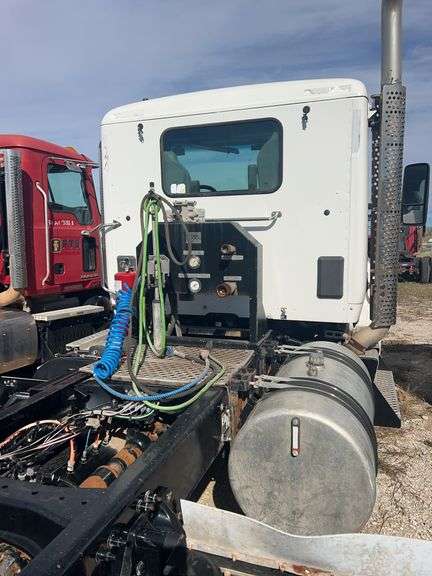 2018 Kenworth T880 showing 26,719 mi, hrs unknown - doesn't run