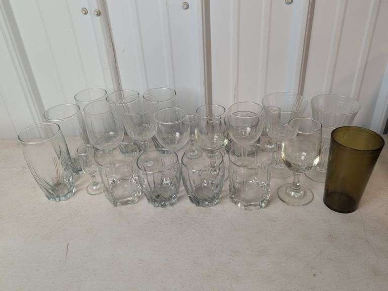 Miscellaneous drinking glasses - stem and smaller