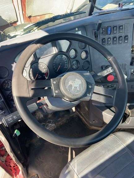 2012 Mack CHU613 showing 33,805 mi, 13,042 hrs -