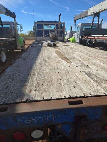 2010 Volvo VN showing 175,079 mi, hrs unknown - doesn't run