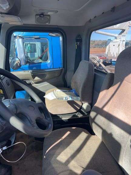 2018 Peterbilt PB348 showing 35,437 mi, 6,164 hrs - runs
