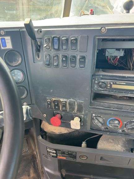 2012 Mack CHU613 showing 30,835 mi, 15,715 hrs - runs