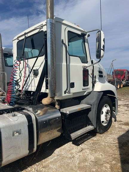 2012 Mack CXU613 showing 223,803 mi, 9,120 hrs - runs
