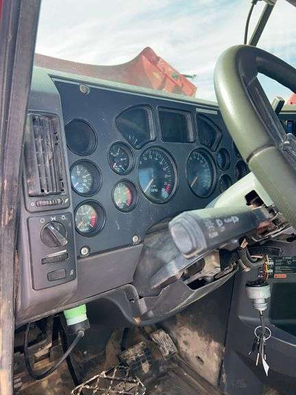 2012 Mack CHU613 showing 51,131 mi, 11,743 hrs - runs