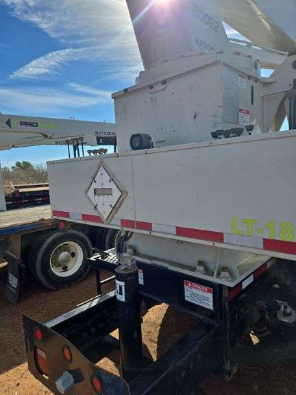 2019 Peterbilt PB348 showing 18,201 mi, 5,443 hrs - runs