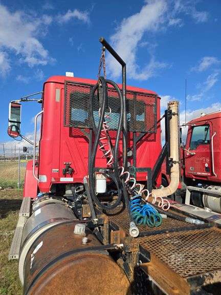2012 Mack CHU613 showing 30,190 mi, 11,155 hrs- runs