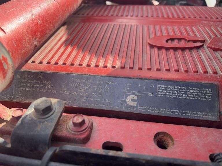 2015 Peterbilt 579 507,402 mi, hrs unknown- doesn't run