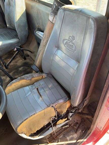 2011 Mack CHU613 showing 39,348 mi, 16,109 hrs- runs