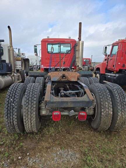 2008 Mack CHU613 showing 42,924 mi, 9,374 hrs- runs