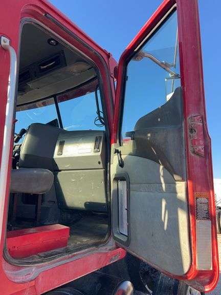 2008 Mack CHU613 showing 55,705 mi, 14,199 hrs- runs