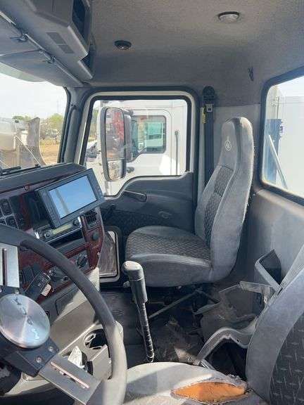 2012 Mack CXU613 showing 223,803 mi, 9,120 hrs - runs