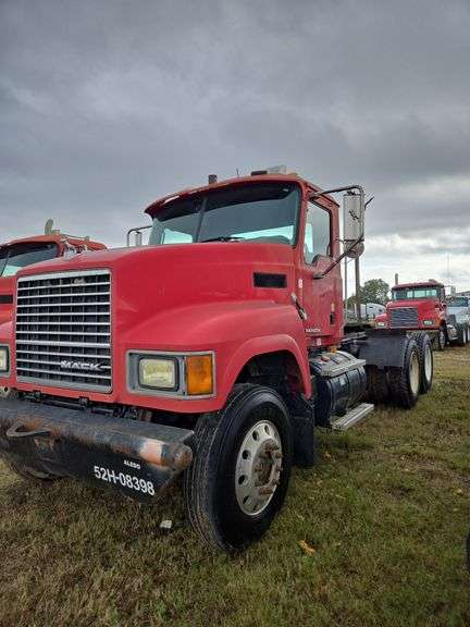 2008 Mack CHU613 showing 42,924 mi, 9,374 hrs- runs