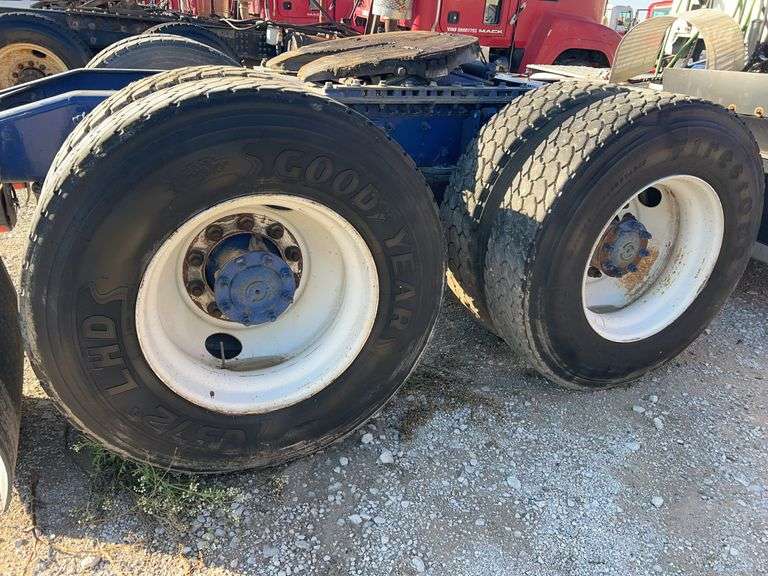 2014 Mack CXU613 showing 501,255 mi, hrs unknown- runs