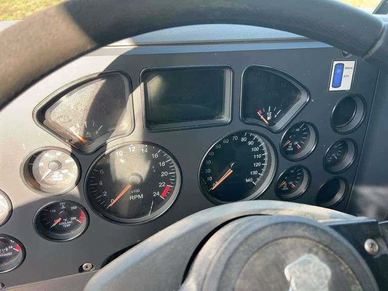 2013 Mack CXU613 showing 438,785 mi, 141,133 hrs- runs