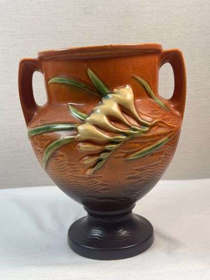 Roseville 8" Handled Freesia Vase in Tangerine - 196-8.