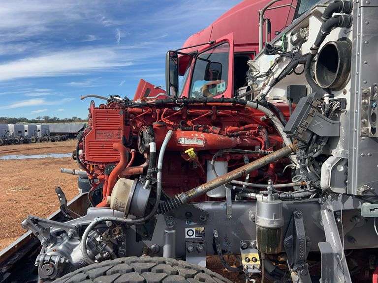 2012 Peterbilt 388 showing 30,080 mi, 7,495 hrs - doesn't run