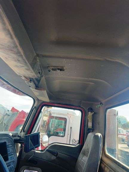 2007 Mack CHN613 showing 57,568 mi, 15,558 hrs - runs